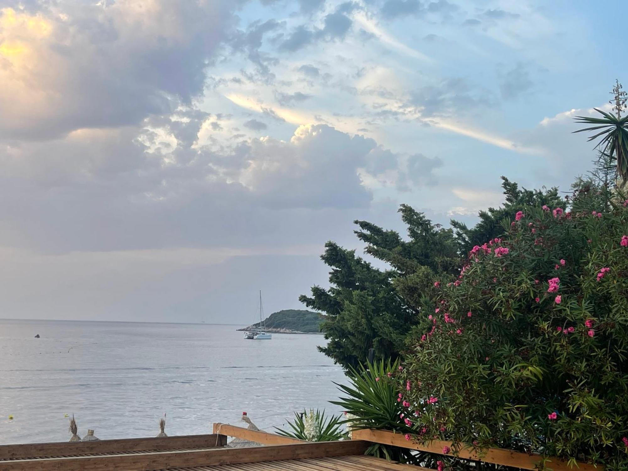 Manta Hotel Ksamil Exterior photo